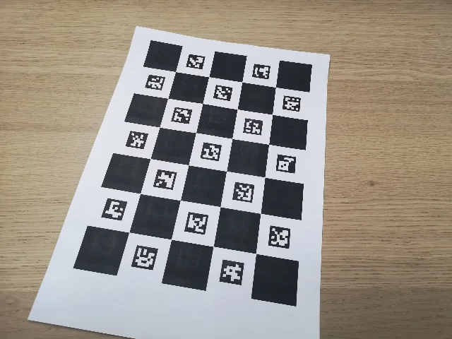 Un tablero ChArUco impreso